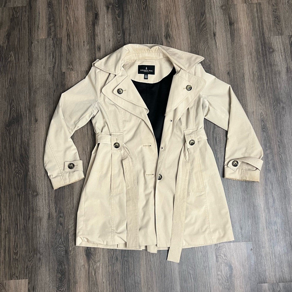 LONDON FOG Cream trench coat
